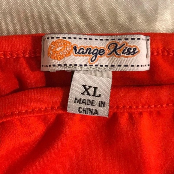 red halter top with 2 stripes on each side - Picture 3 of 3